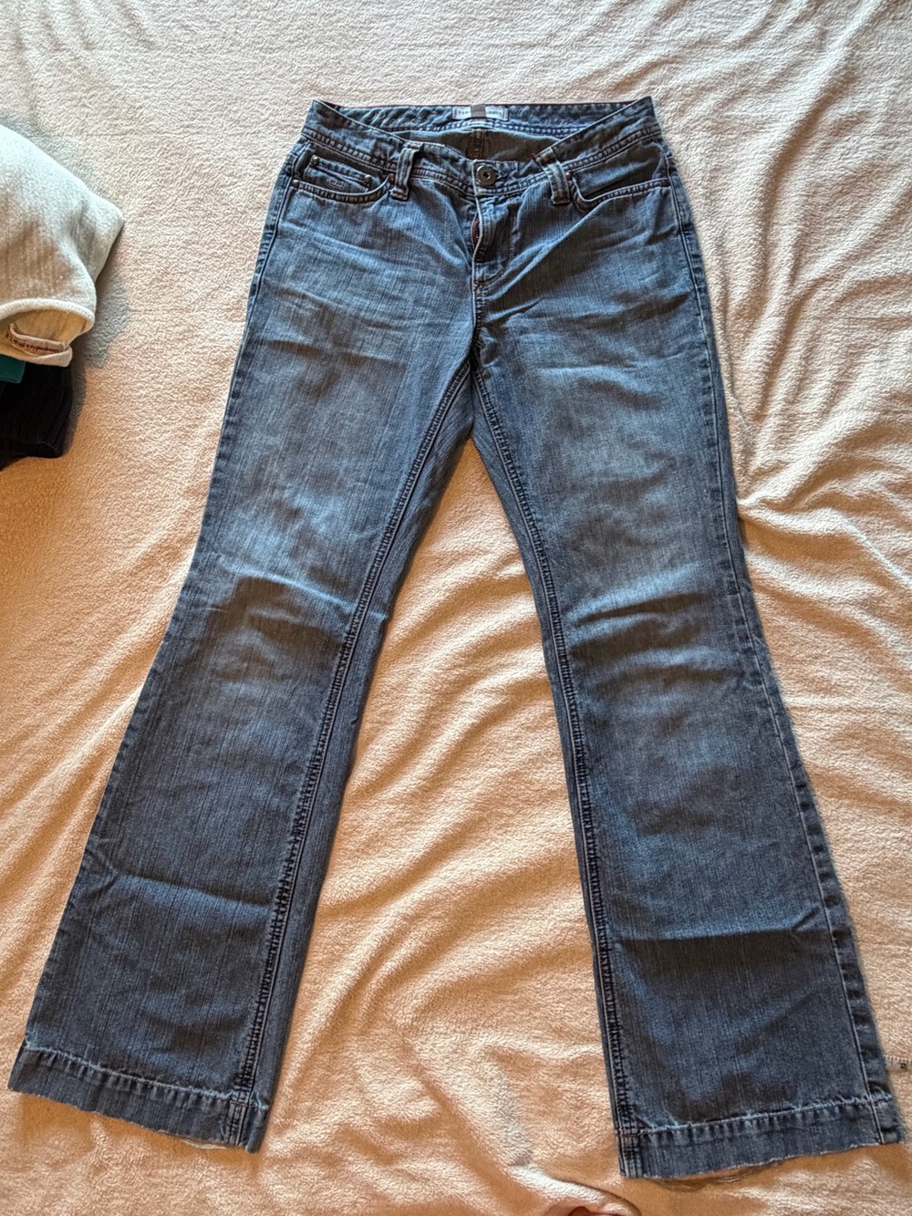 Tommy Hilfiger Women's Flare Jeans in Dark Blue Wash